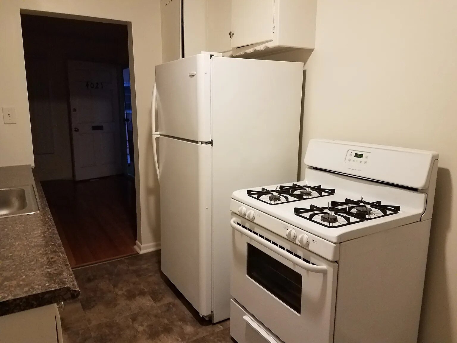 Building Photo - 4021 1/2 McLaughlin Ave