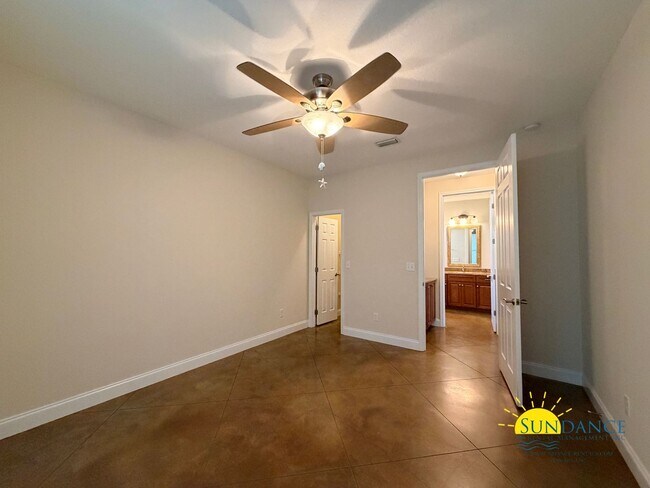 Building Photo - 249 Beachview Dr NE