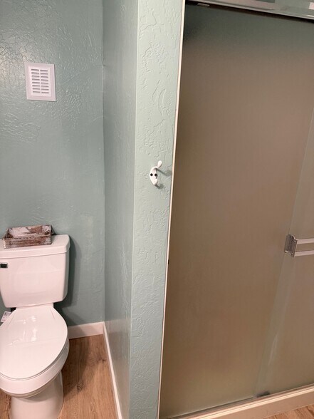 Building Photo - 1303 Highcrest Dr