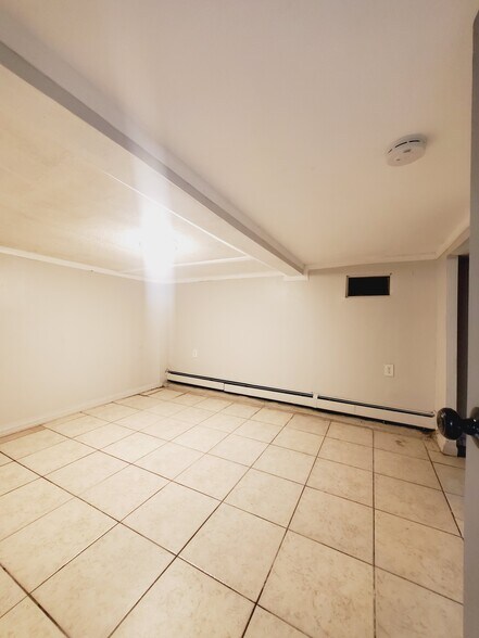Building Photo - 288 Cator Ave