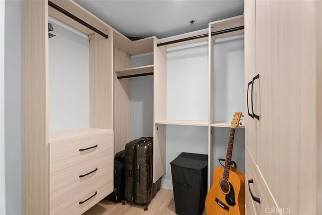 Primary Photo - 260 Cagney Ln