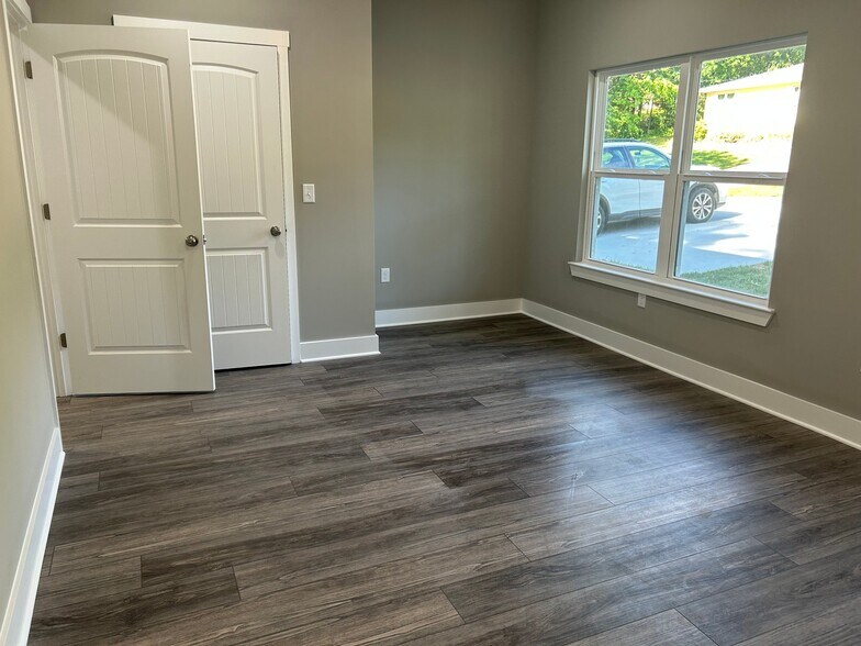 Building Photo - 2084 Ridgeview Dr NW