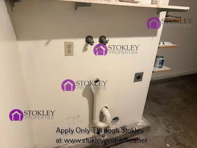 Building Photo - 27 Oak Brook Pl