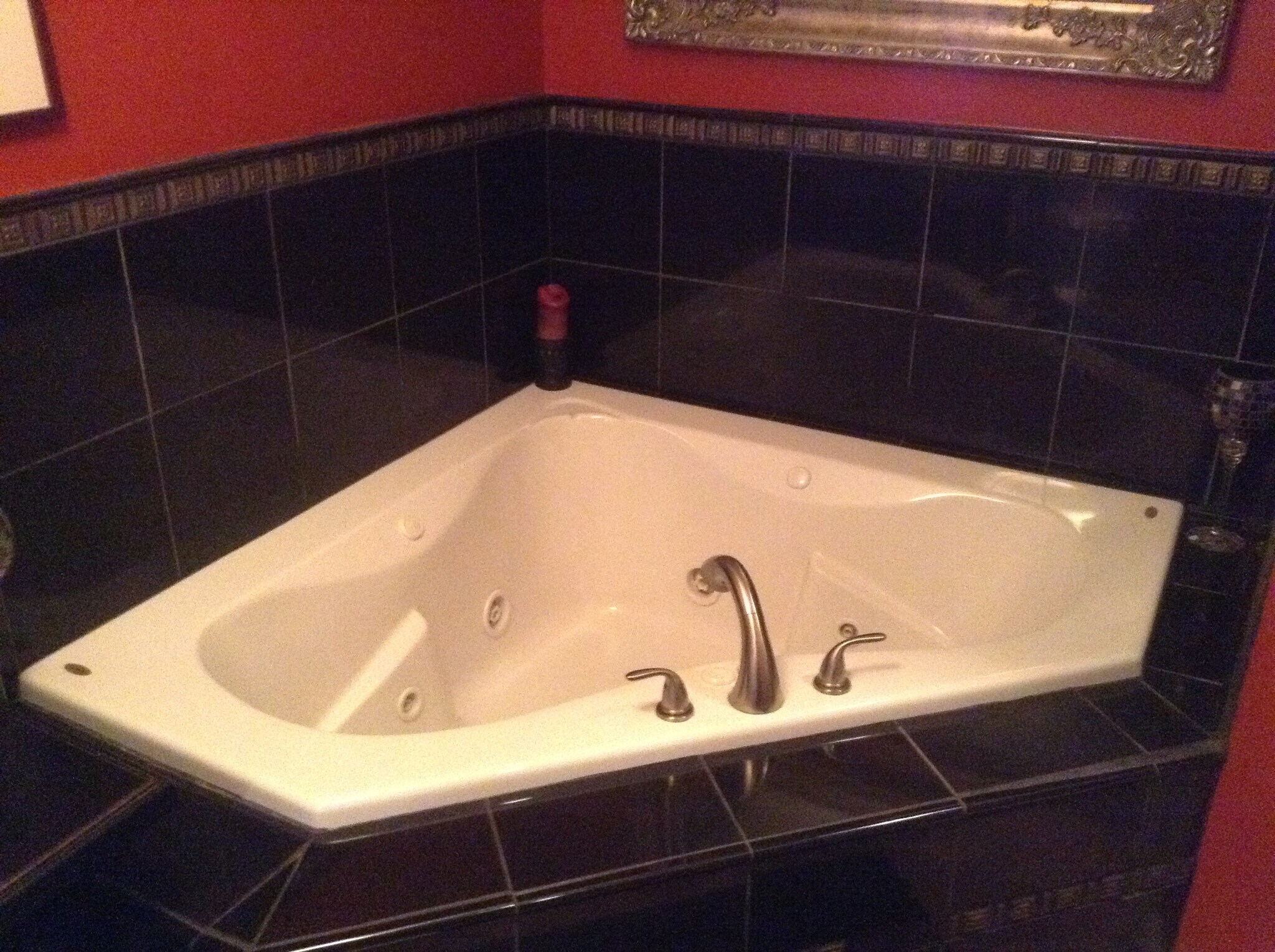 Jacuzzi tub in Master suite - 1518 Enyart Way