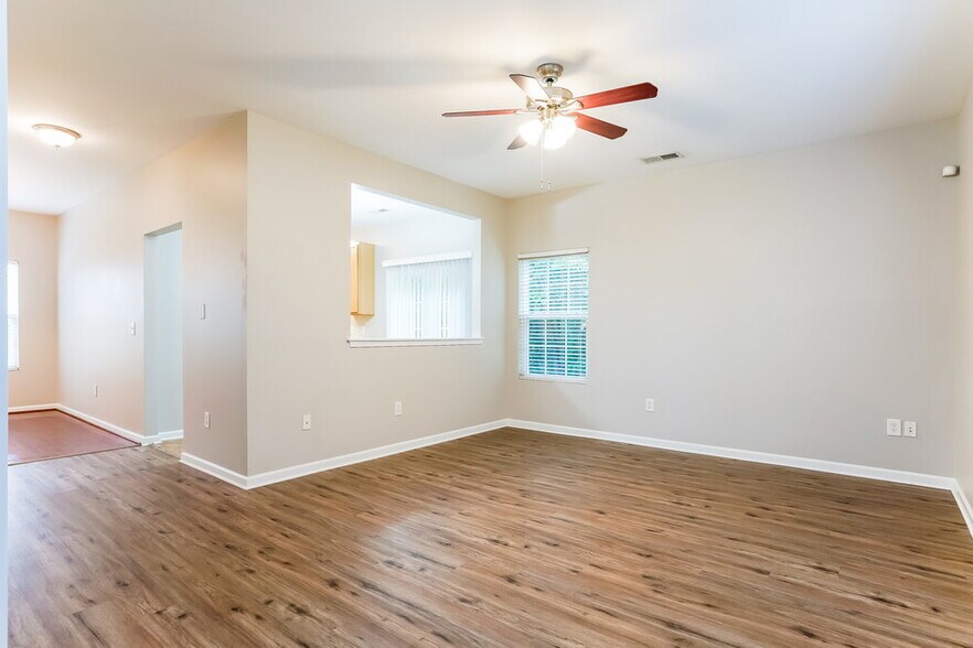 Building Photo - 708 Calavaras Ln