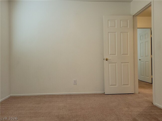 Building Photo - 9275 Hollander Ave