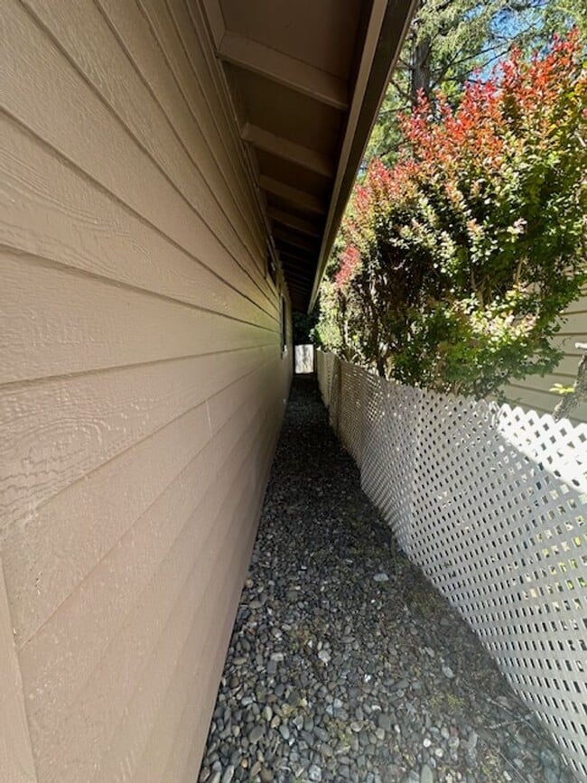 Building Photo - 1476 Glenwood Dr