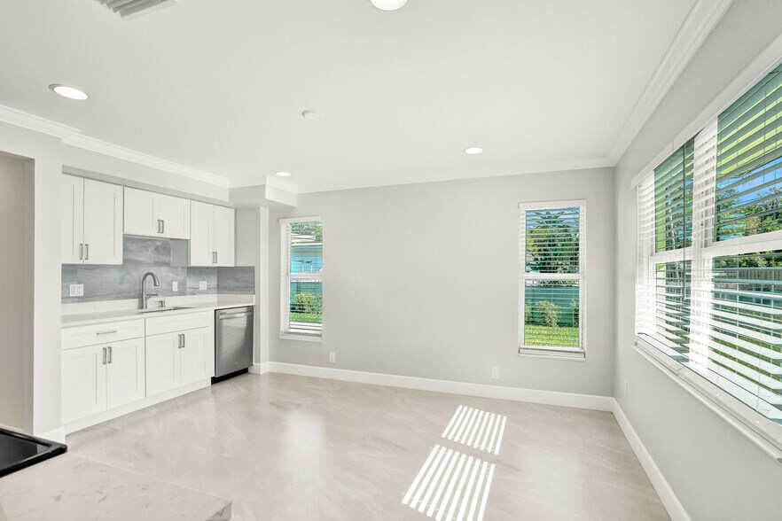 Building Photo - 960 SW 28th St