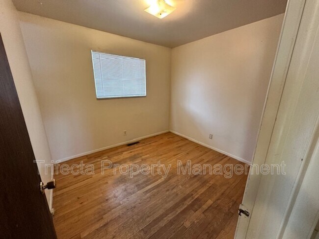 Building Photo - 1207 Cypress Dr