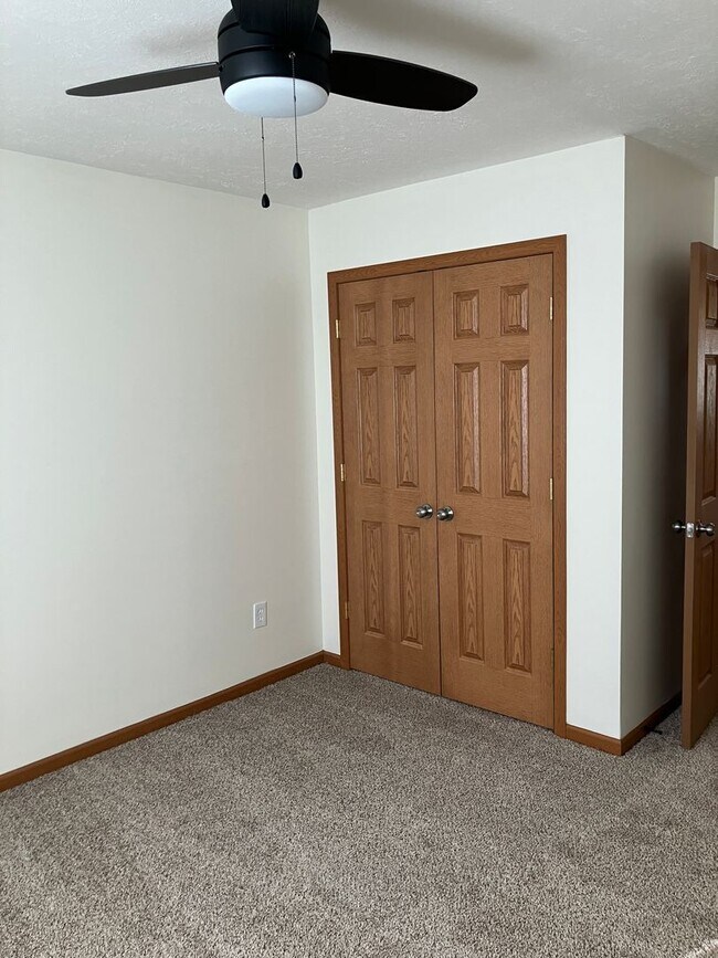 Building Photo - 1011 Laurel Tree Ct