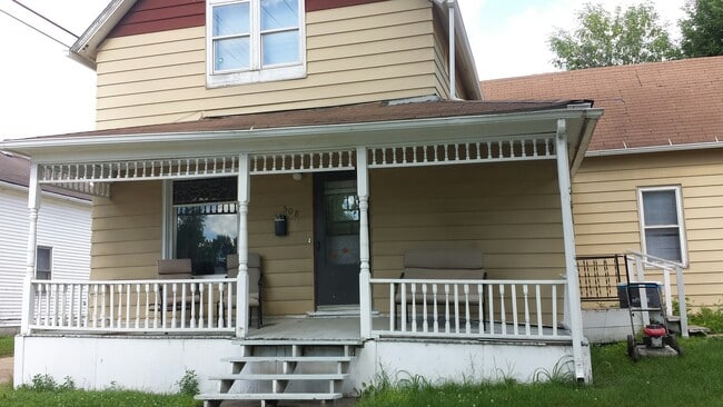 Primary Photo - 508 8th Ave N