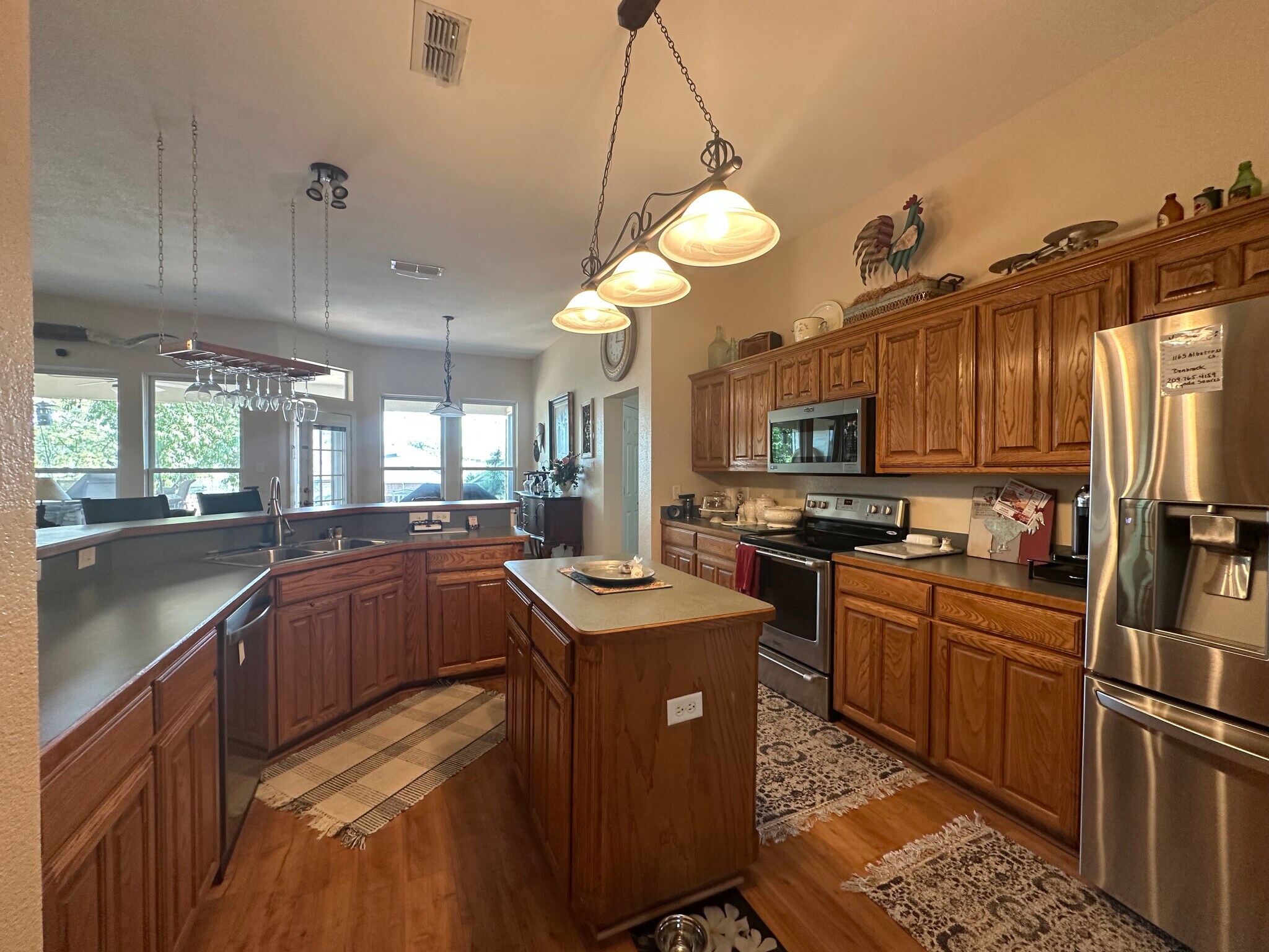 Large kitchen and walk in pantry - 1165 Albatross Ct