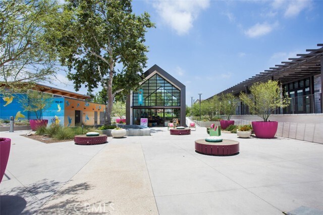 Building Photo - 198 Frame