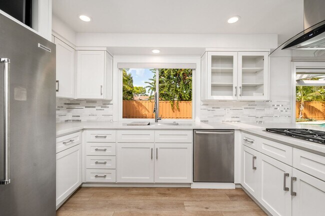 Building Photo - REMODELED 4 BD/3.5 BA RANCH STYLE HOME IN DOVER SHORES