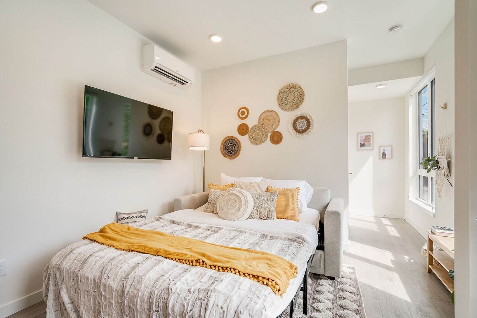 Building Photo - 1414 E Howell St