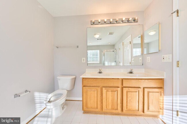 Building Photo - 685 Springhouse Square SE