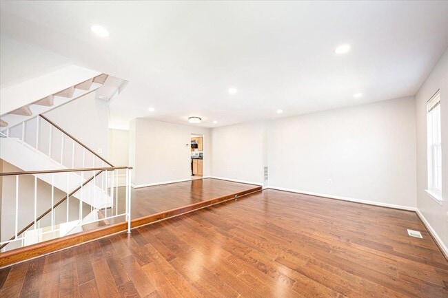 Building Photo - 151 Lazy Hollow Dr