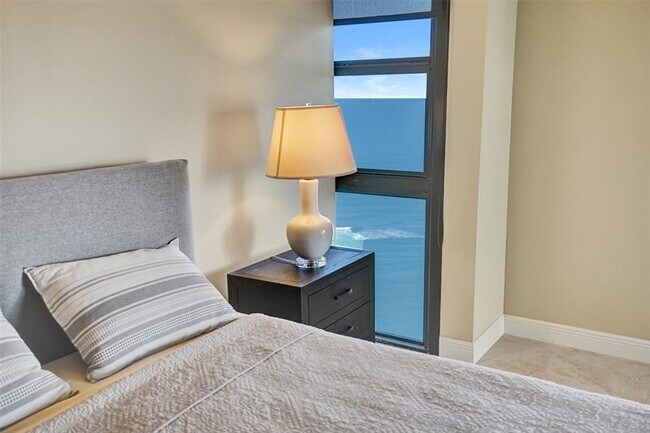 Building Photo - 5510 N Ocean Dr