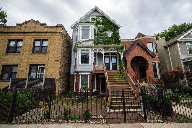 Primary Photo - 1821 W Barry Ave