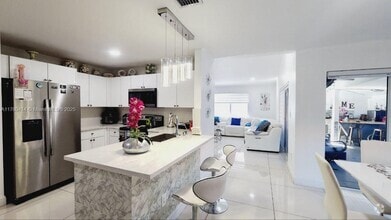 Building Photo - 436 sw 99 ct