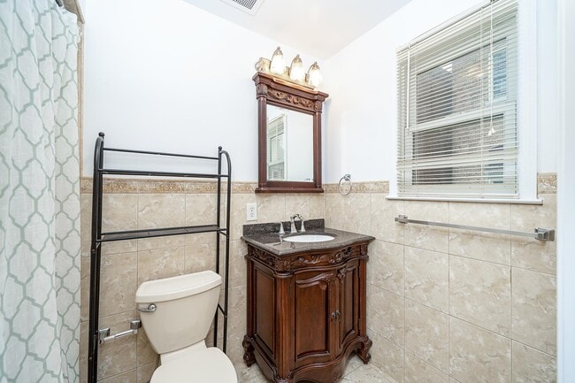 Building Photo - 43 Manhattan Ave