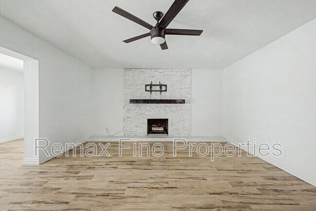 Building Photo - 5228 E Karen Dr