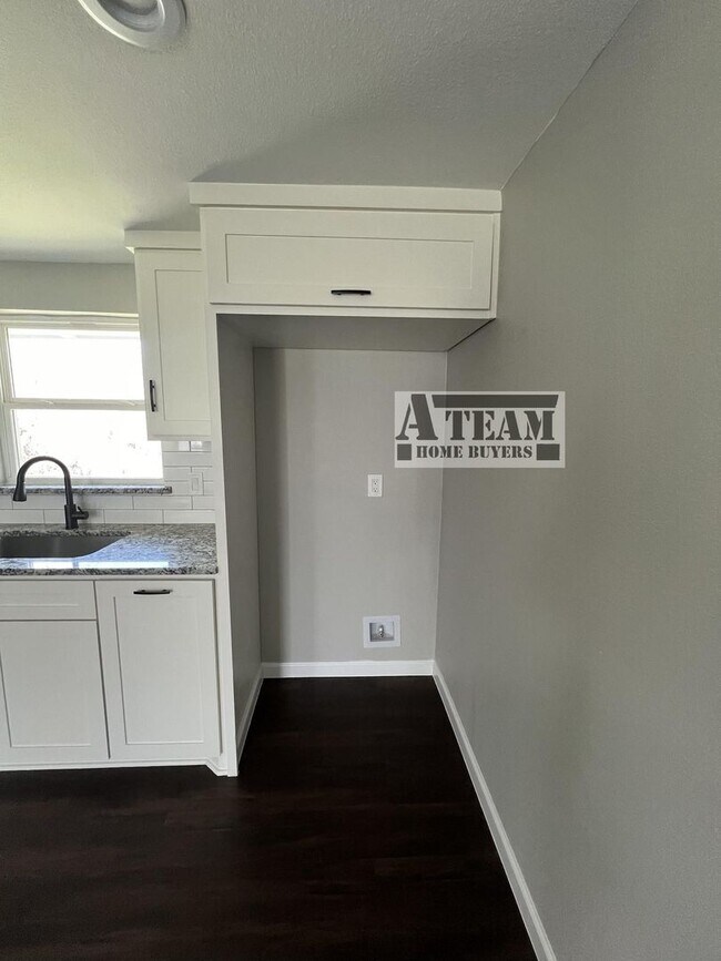 Building Photo - Beautiful Remodeled 3 Bed 1 Bath