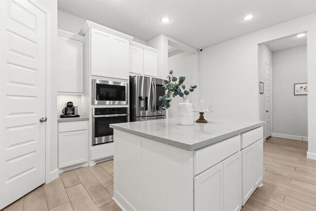 Building Photo - 1909 Sir Nathaniel Ln