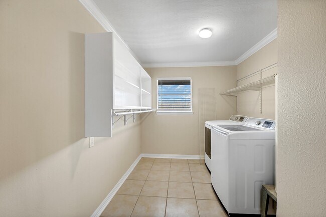 Building Photo - 3722 Rest Home Rd