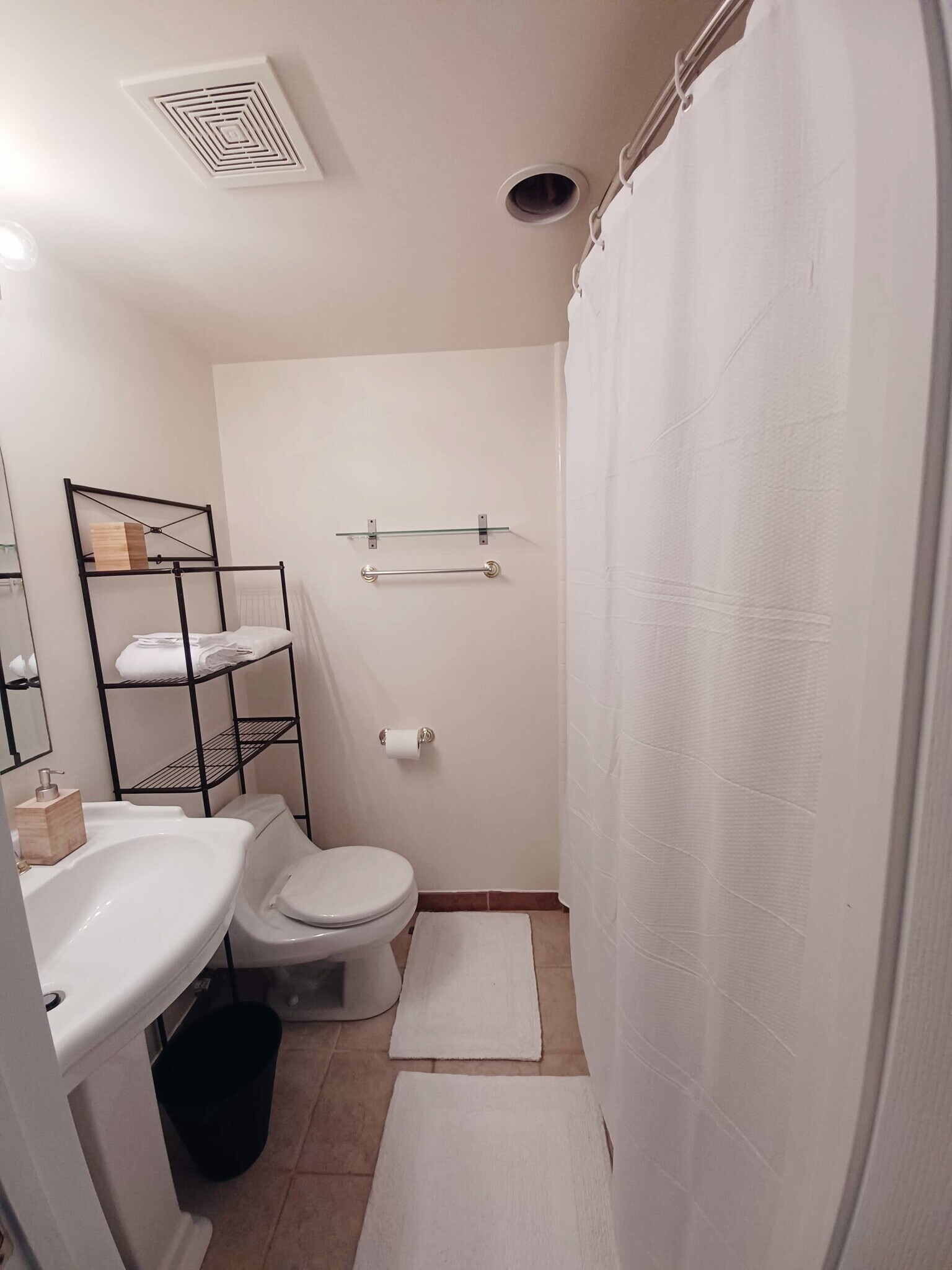 Building Photo - 7209 Carriage Hill Dr