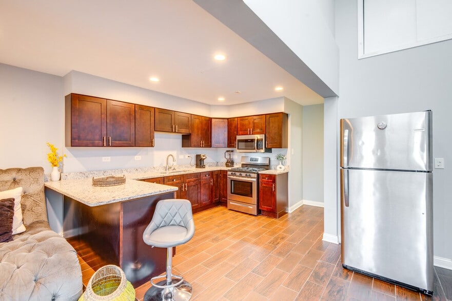 Building Photo - 8138 S Kedzie Ave