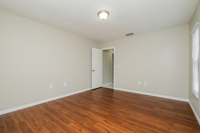 Building Photo - 5041 Circus Ln