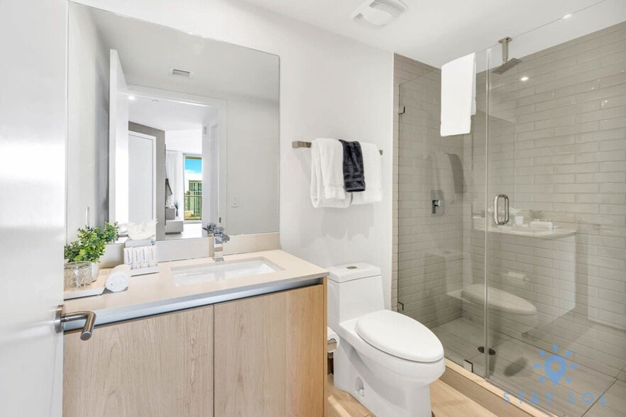 Building Photo - 4010 S Ocean Dr