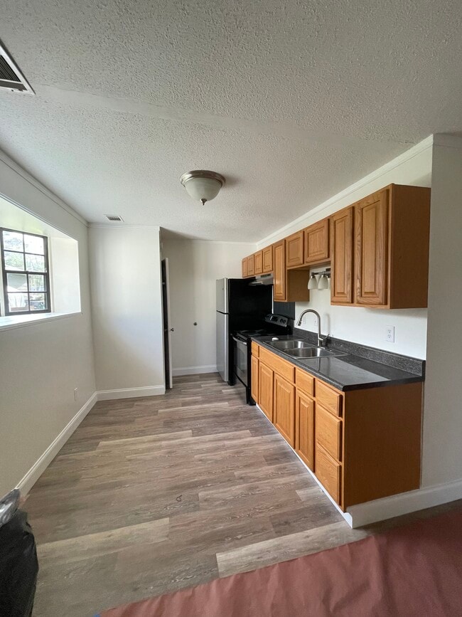 Building Photo - 187 Karen Dr