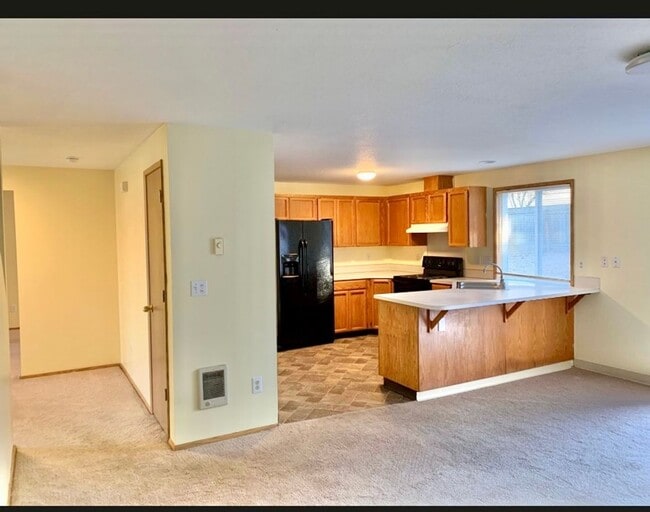 Building Photo - Spacious Home with Large Backyard in Union...