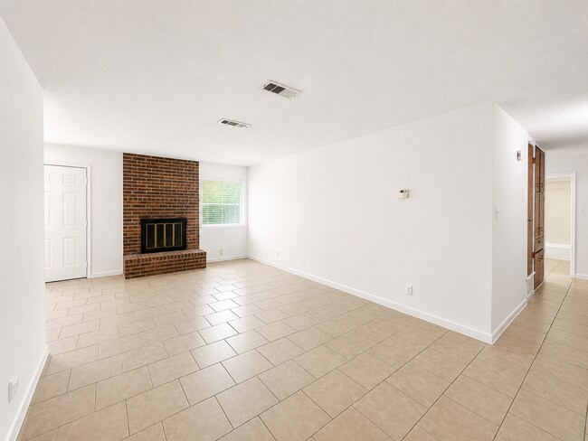 Building Photo - 2211 Wheeler Ave