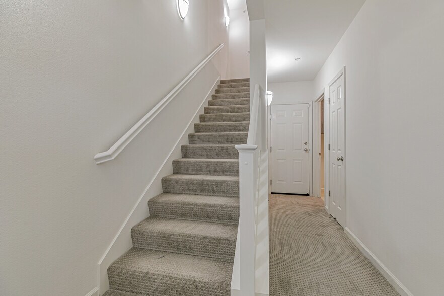 Building Photo - 40733 Greystone Ter