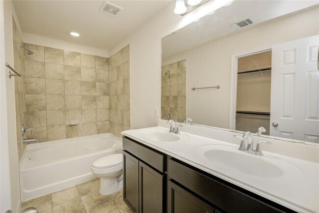 Building Photo - 2111 Denridge Dr