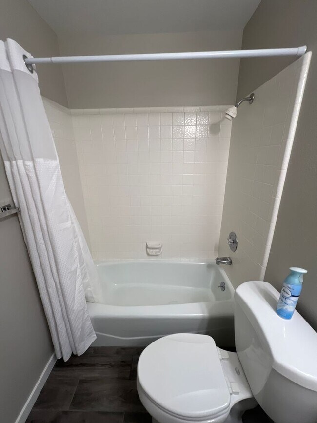 Building Photo - 675 Ridge Rim Way