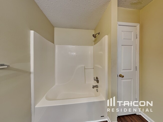 Building Photo - 238 Brookside Dr
