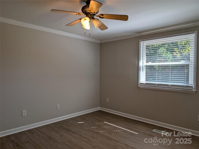 Building Photo - 5823 Rimerton Dr