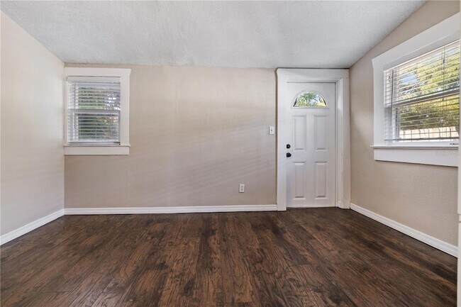 Building Photo - 1209 E Ida St