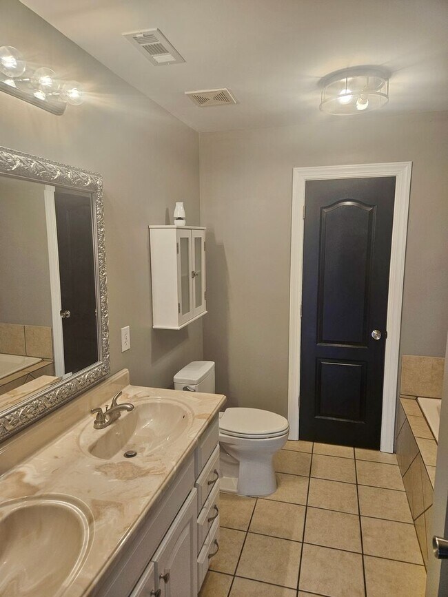 Building Photo - 1108 St Joseph Dr NW
