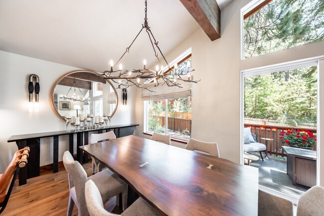 Building Photo - 198 Country Club Dr