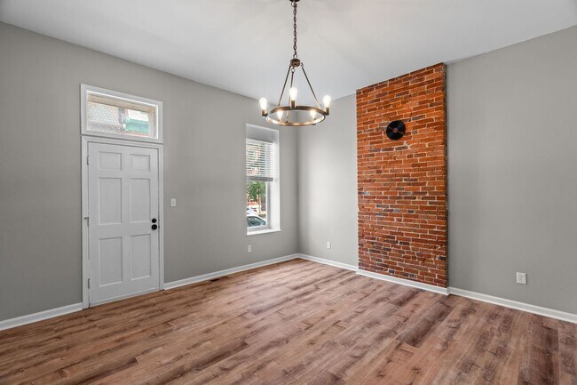 Building Photo - Fully Renovated 2BR in Historic Soulard | In-Unit Laundry | Off-Street Parking