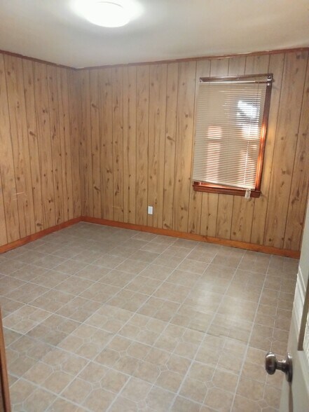 Building Photo - 39 Ives Ct
