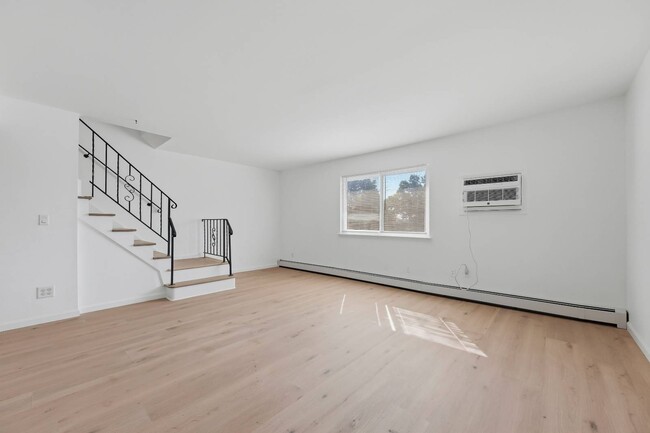 Building Photo - 206 Chrystal Dr