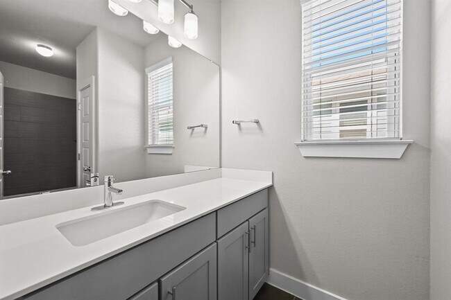 Building Photo - 2108 Hermia St