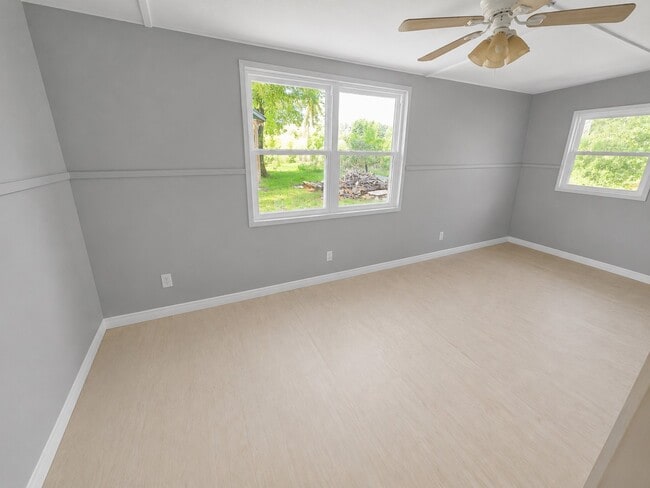 Building Photo - 227 Live Oak Ln