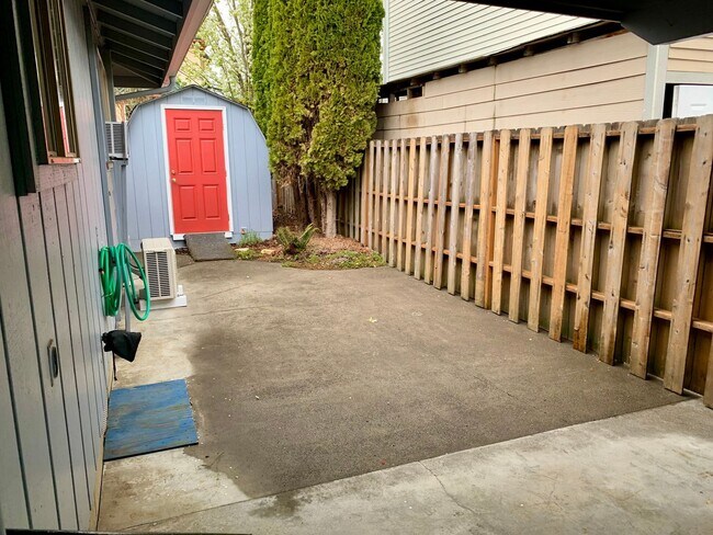 Building Photo - 310/312-Duplex